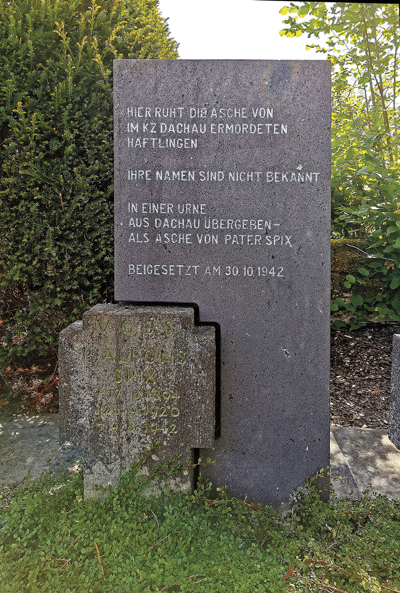 Gedenkstele im Kloster Arnstein